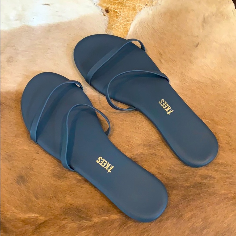 Tkees sandals- Size 8